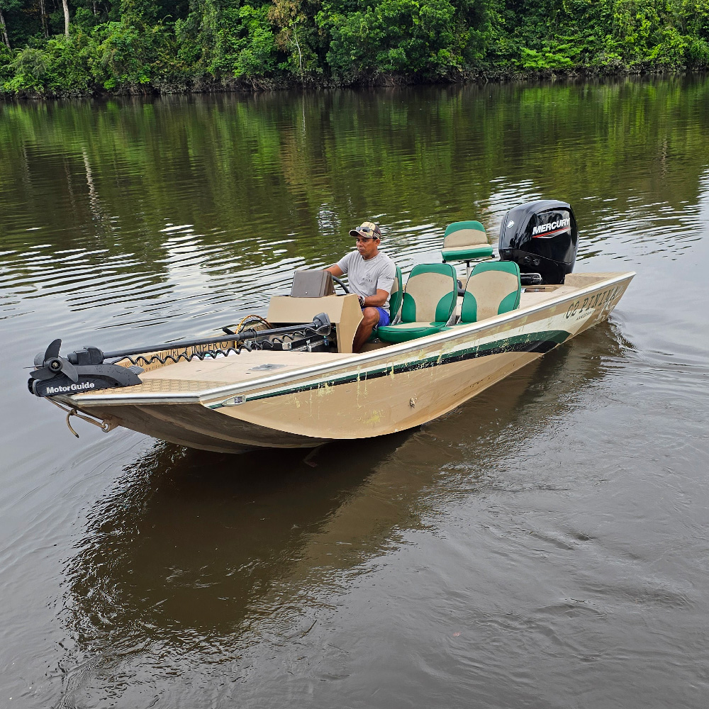 Estrutura externa da Pousada Pinima no Rio Acari, Amazônia 1