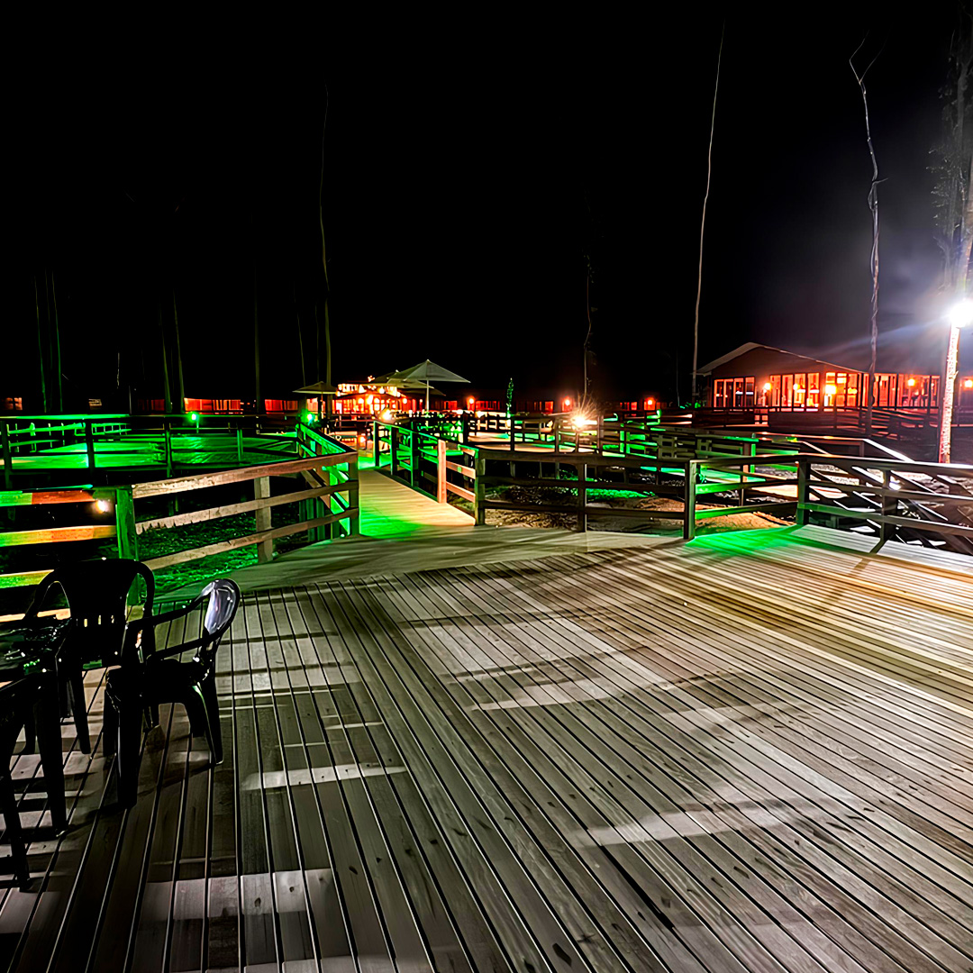 Deck amazônico com vista para o Rio Acari — Pousada Pinima